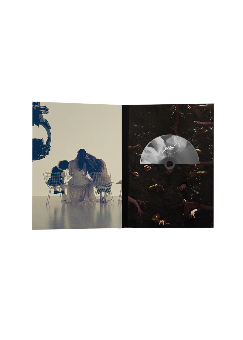 Ariana Grande - Petal - petal exclusive tour edition zine cd